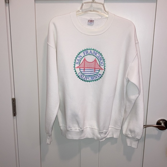 White sweat shirt with San Francisco California/ picture of Golden Gate Bridge - Picture 2 of 5